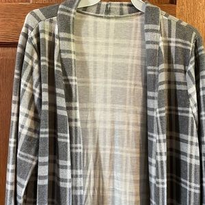 Long super soft cardigan size medium. New without tags